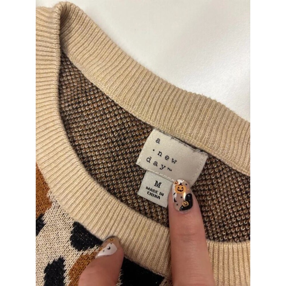 Leopard Print Sweater - Picture 5 of 6